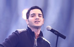 یه اسمون ابی سقف اتاق منه